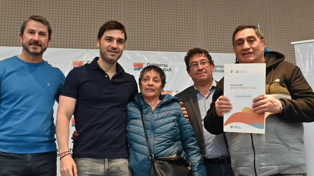 Entrega de títulos de propiedad en Trelew