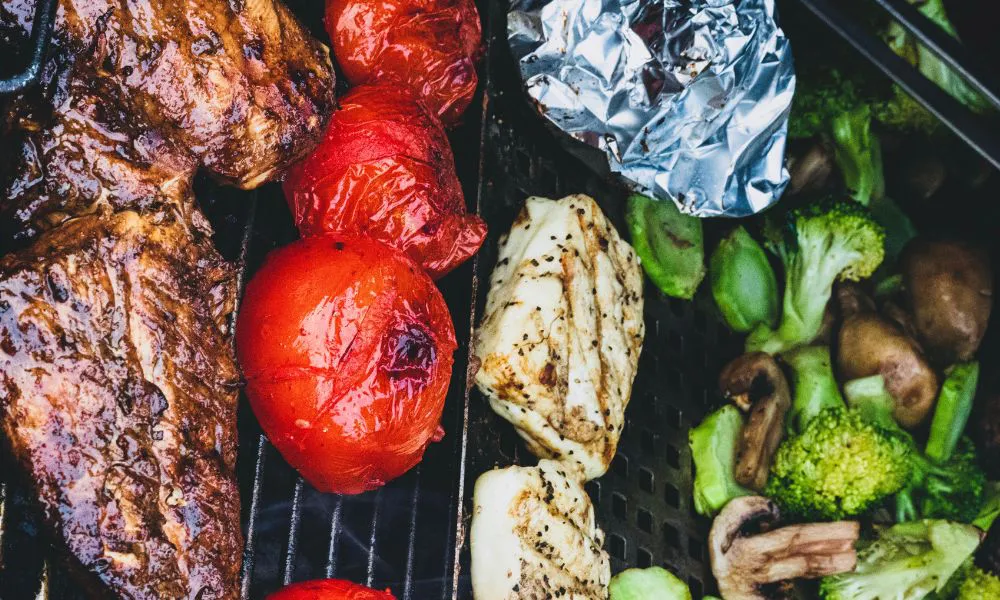 Parrilla con verduras foto ilustrativa Freepik