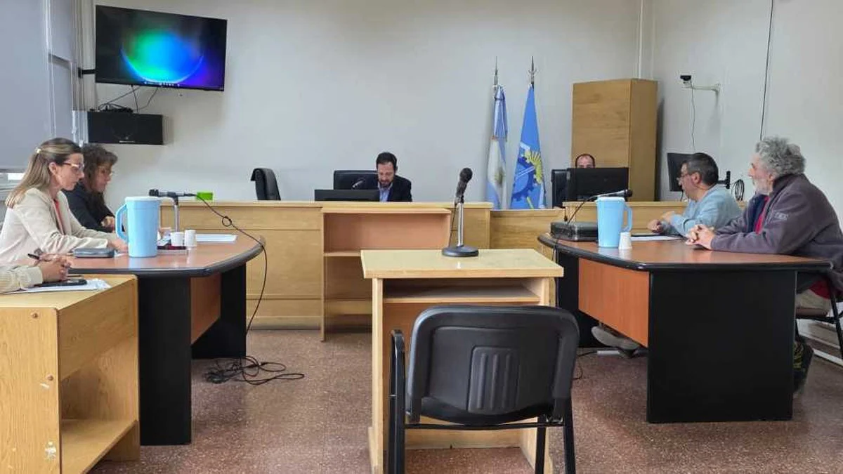 Audiencia detenido por aislar a su familia