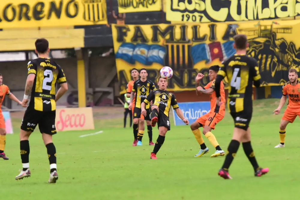 EL AURINEGRO NO PUDO EN SANTIAGO