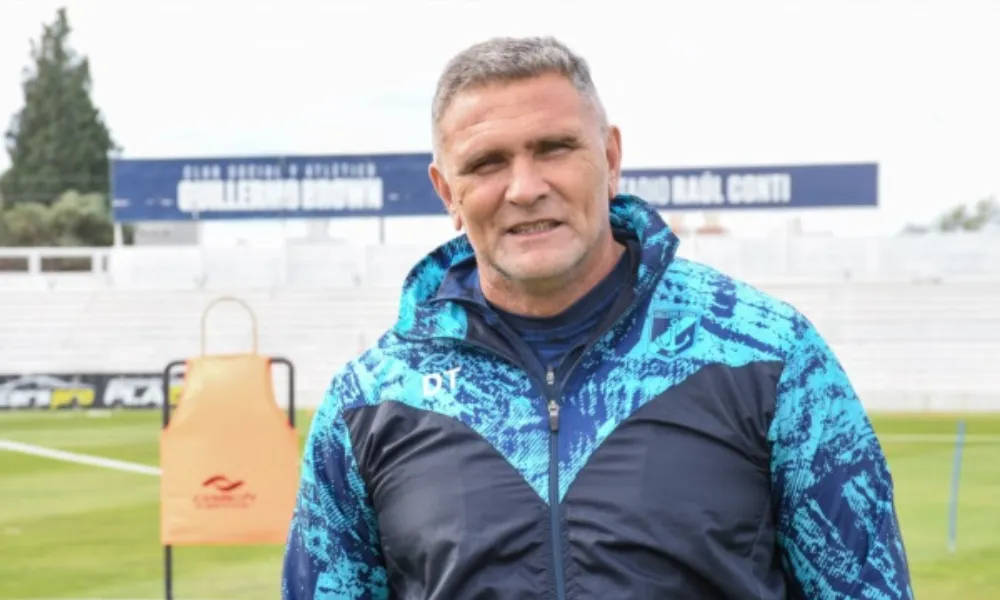 Cacho Sialle no es más el DT de Brown