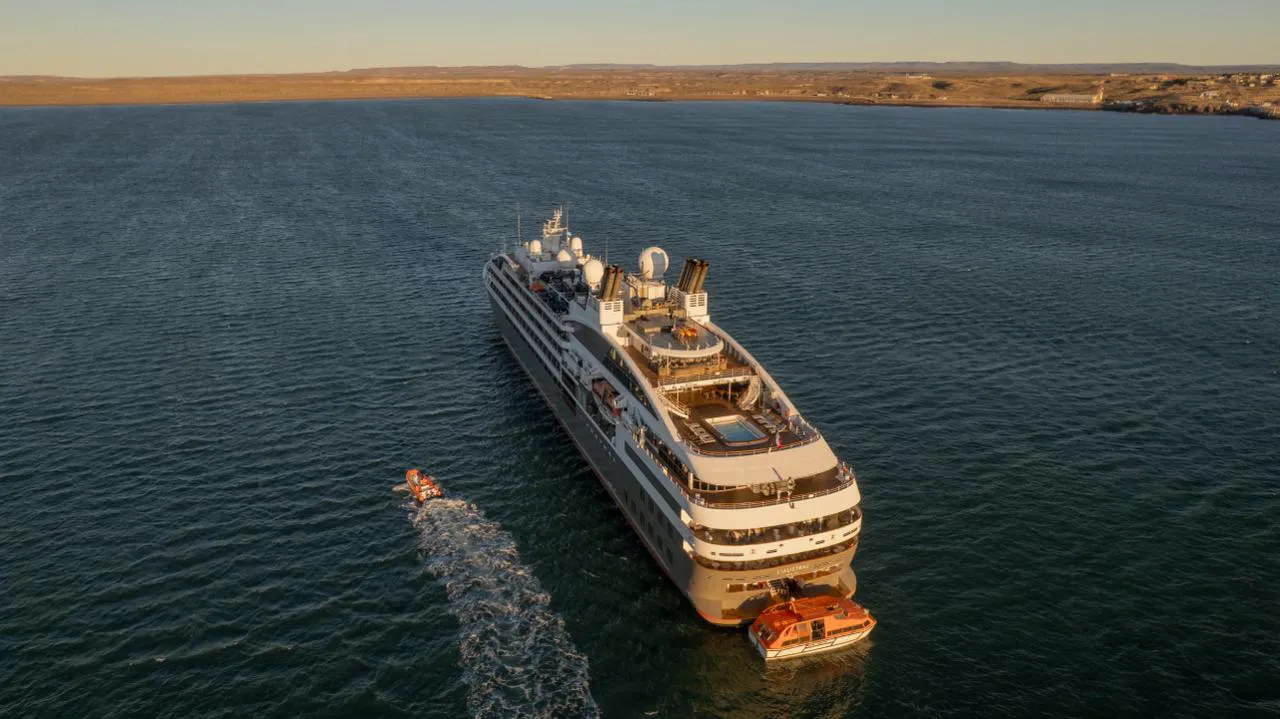Dos cruceros llegaron a Camarones