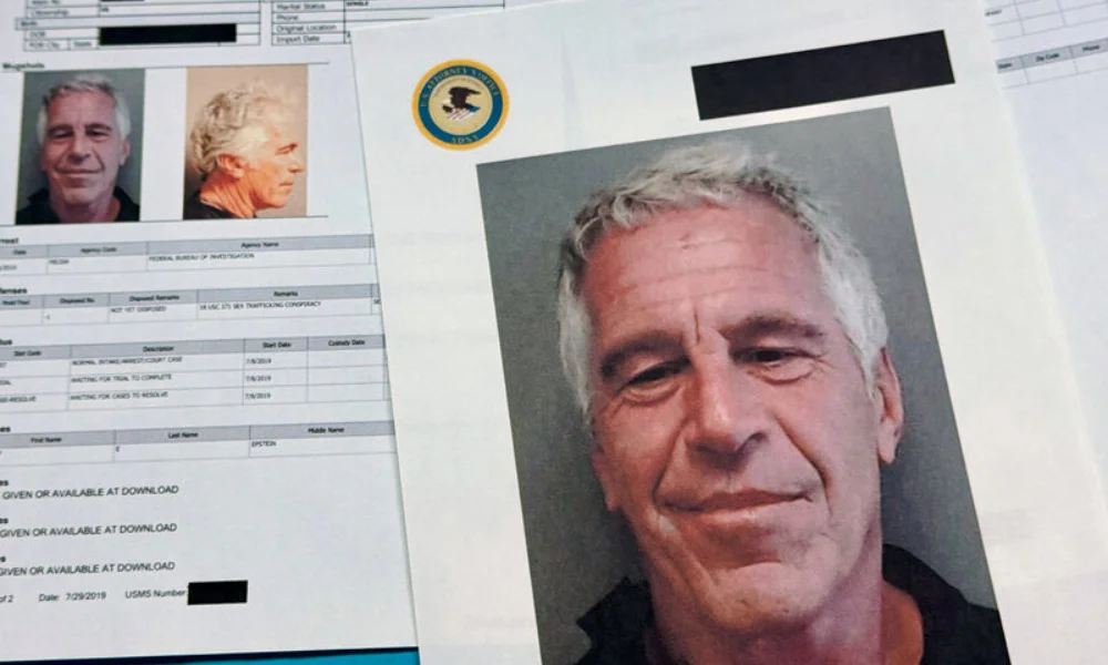 La trama surge de intercambios confidenciales, reportes técnicos y planes de negocios enviados a Epstein.