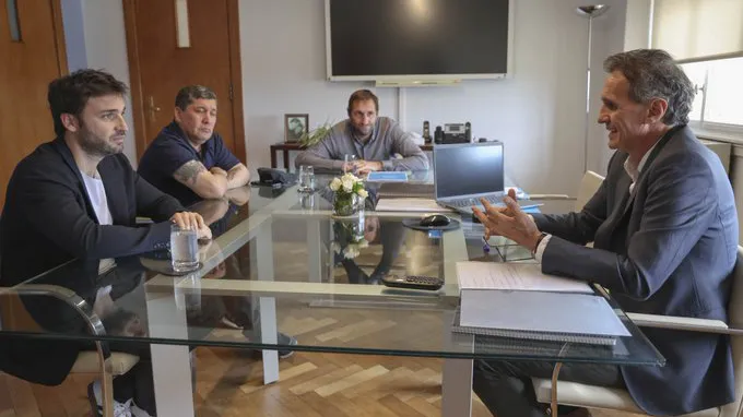 Reunión del gobernador electo Ignacio Torres con el ministro Katopodis