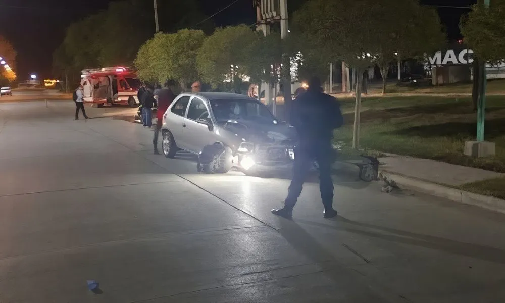 Choque de moto con un auto en Trelew imagen reedita por LA17