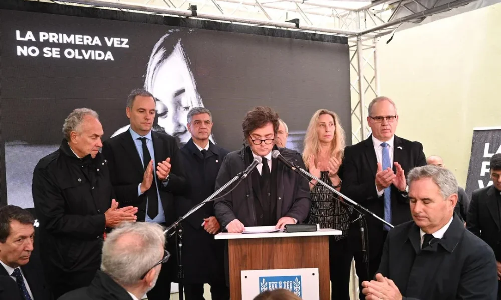 Javier Milei en el acto de la AMIA