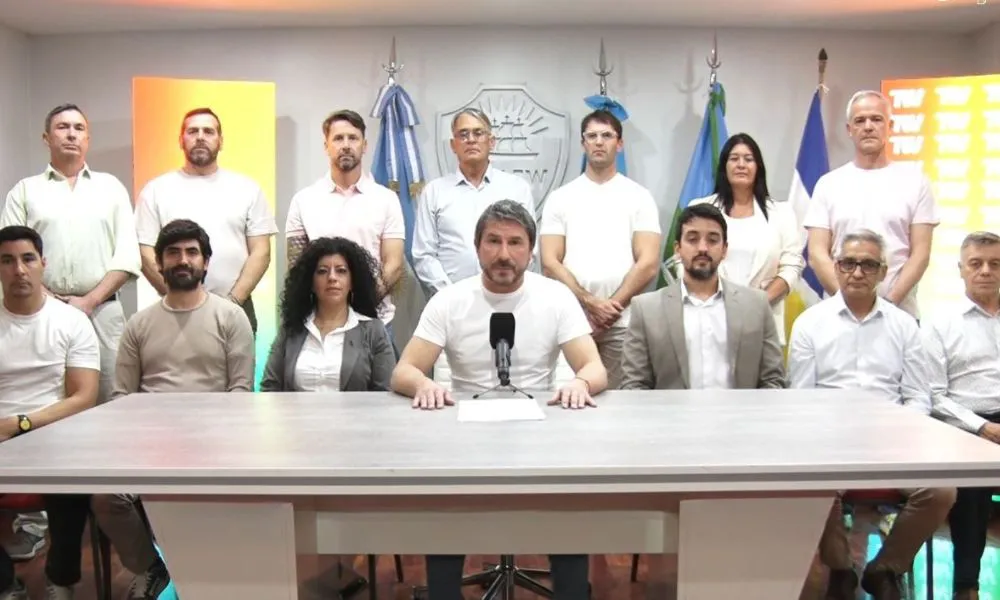 Gerardo Merino acompañado de su Gabinete