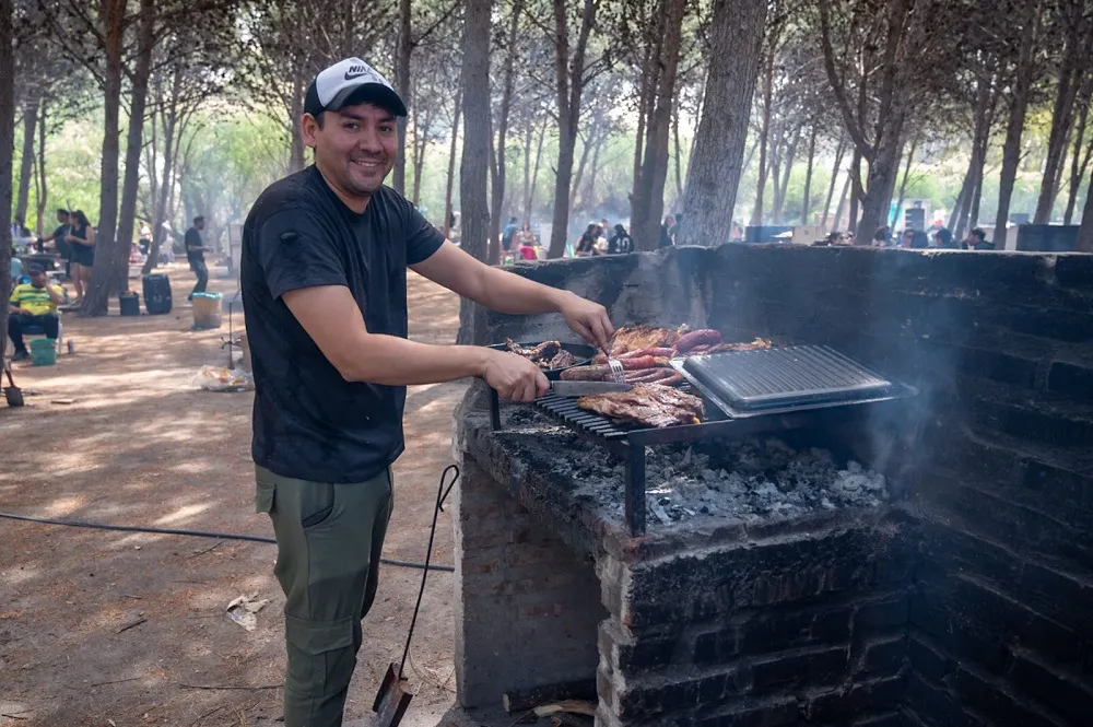 Con amplia concurrencia de vecinos, el Parque Recreativo Municipal de Rawson celebró el Día de la Madre (4)