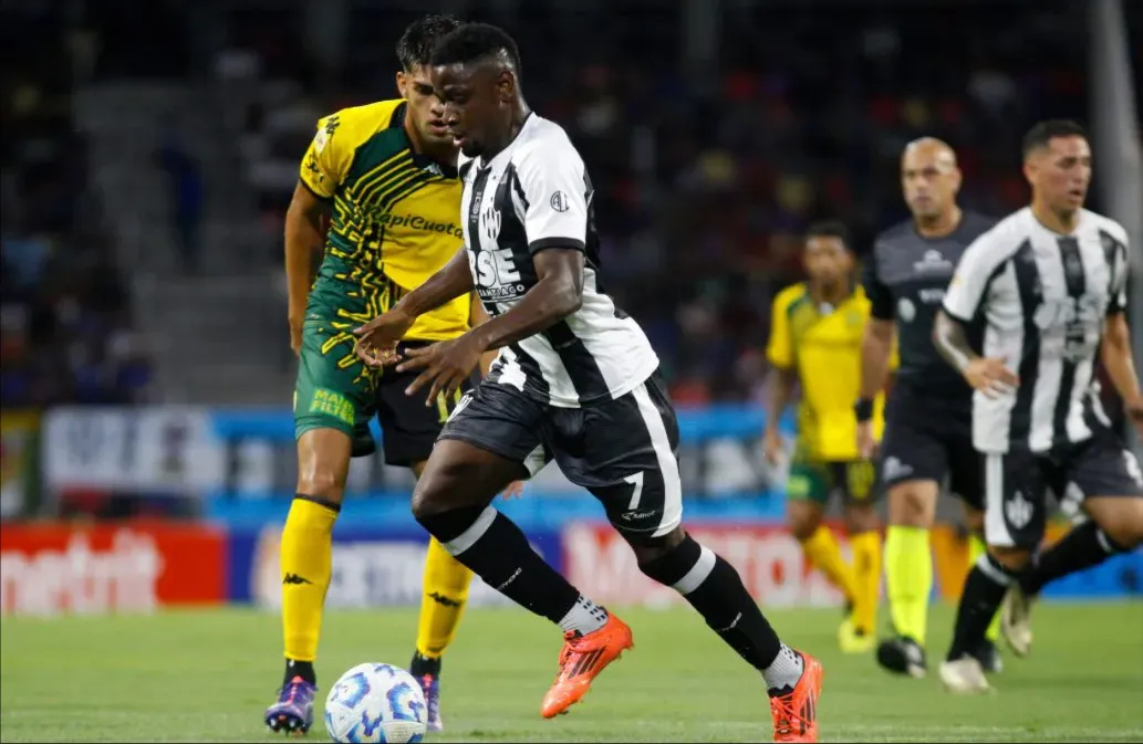 Aldosivi y Central Córdoba se enfrentan este viernes