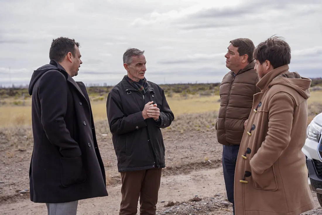 Reunión de autoridades y empresa de energía