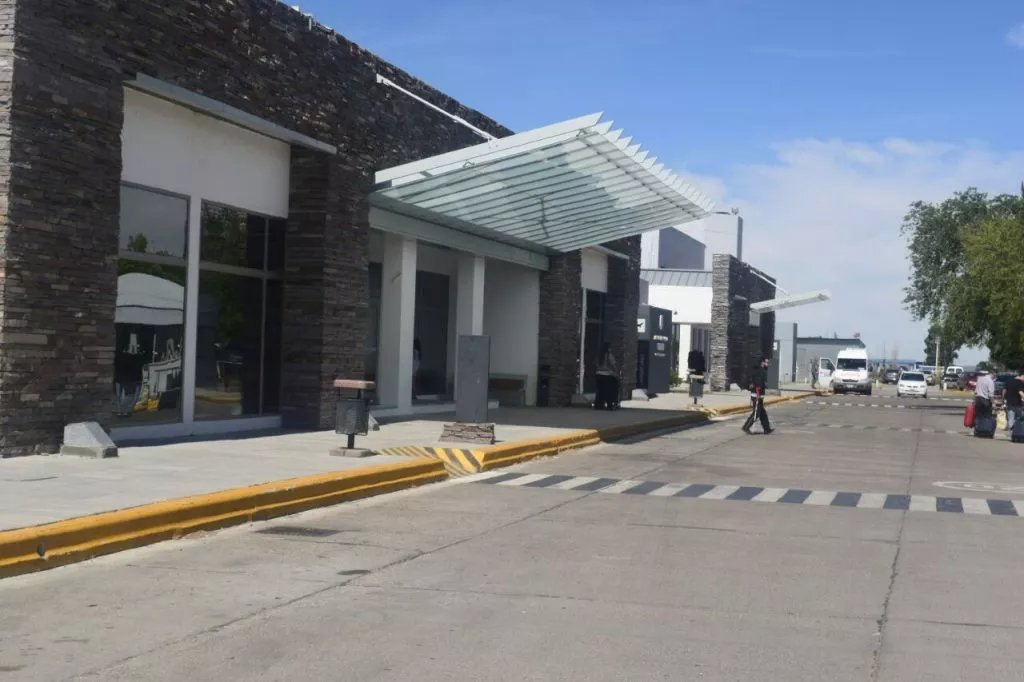 EL AEROPUERTO DE TRELEW VUELA ALTO