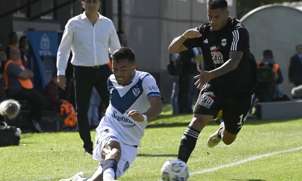 Velez no pudo con Riestra