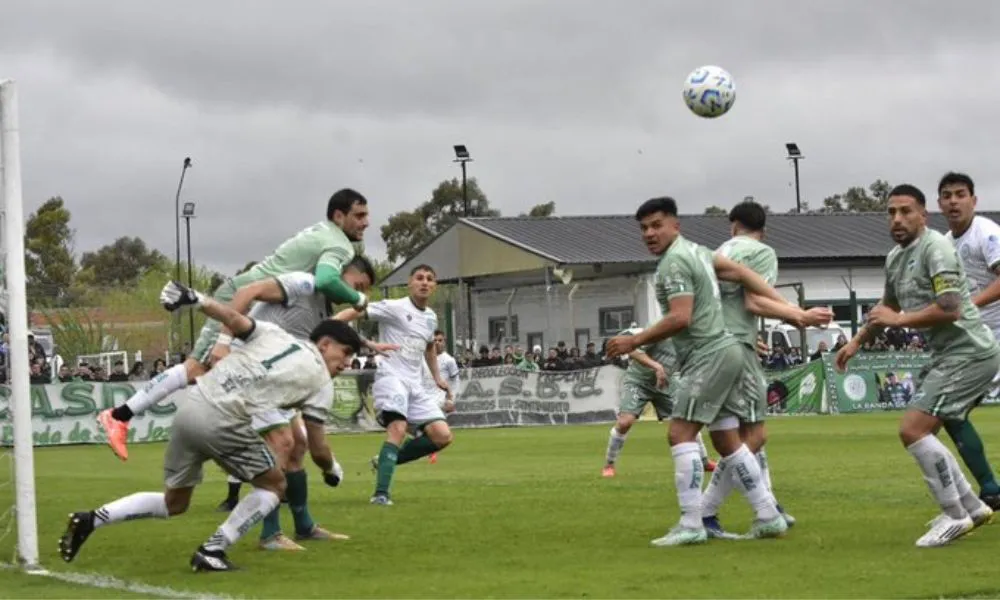 Deportivo Camioneros logró ascender de categoría Foto: X de @marcepatroncini