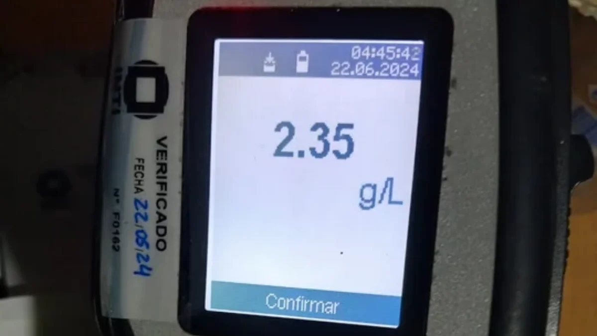 Iba en moto, dijo que cayó al asfalto por esquivar un gato