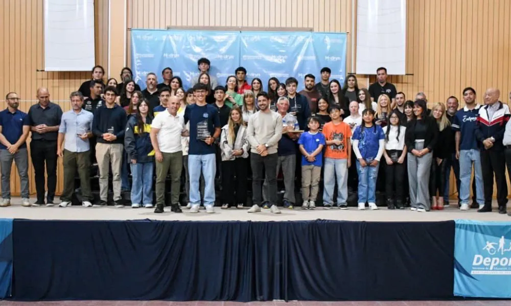 Madryn celebró el deporte con reconocimiento a Crozzolo