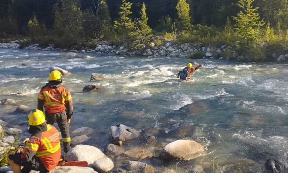 Brigadistas trabajan en la zona de El Turbio para contener el incendio