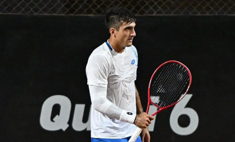 Entre lluvias, demoras y una cancha pesada, el tenista argentino encontró su mejor versión