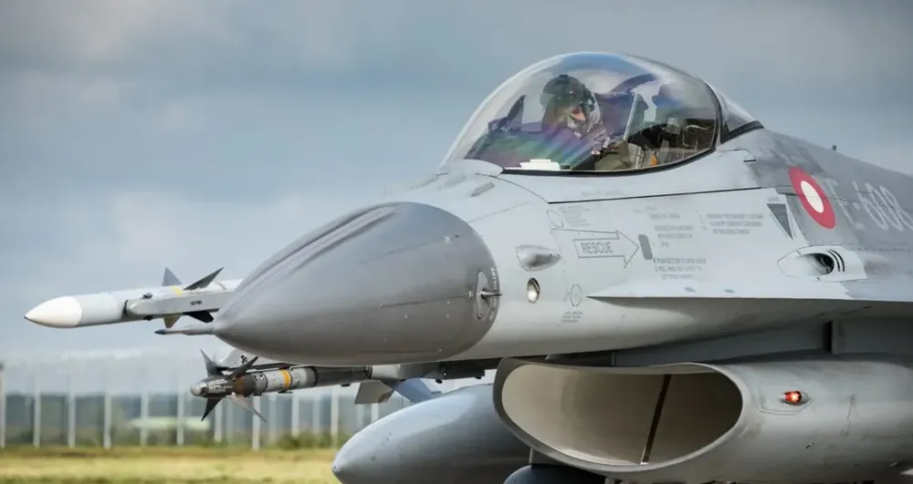 caza f16