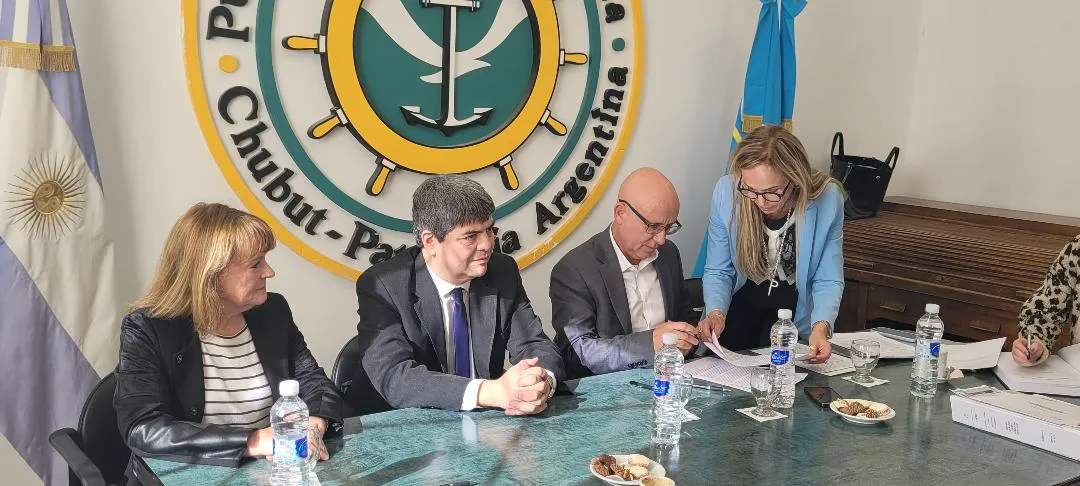 Firma obra dragado Comodoro 1