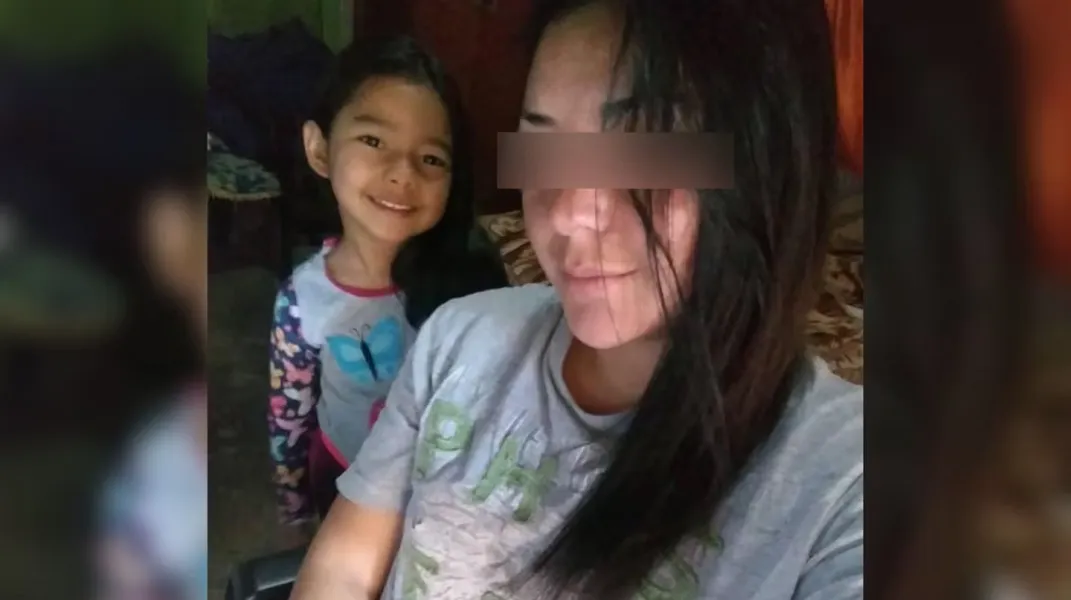 Kiara Jazmín Caro y su mamá