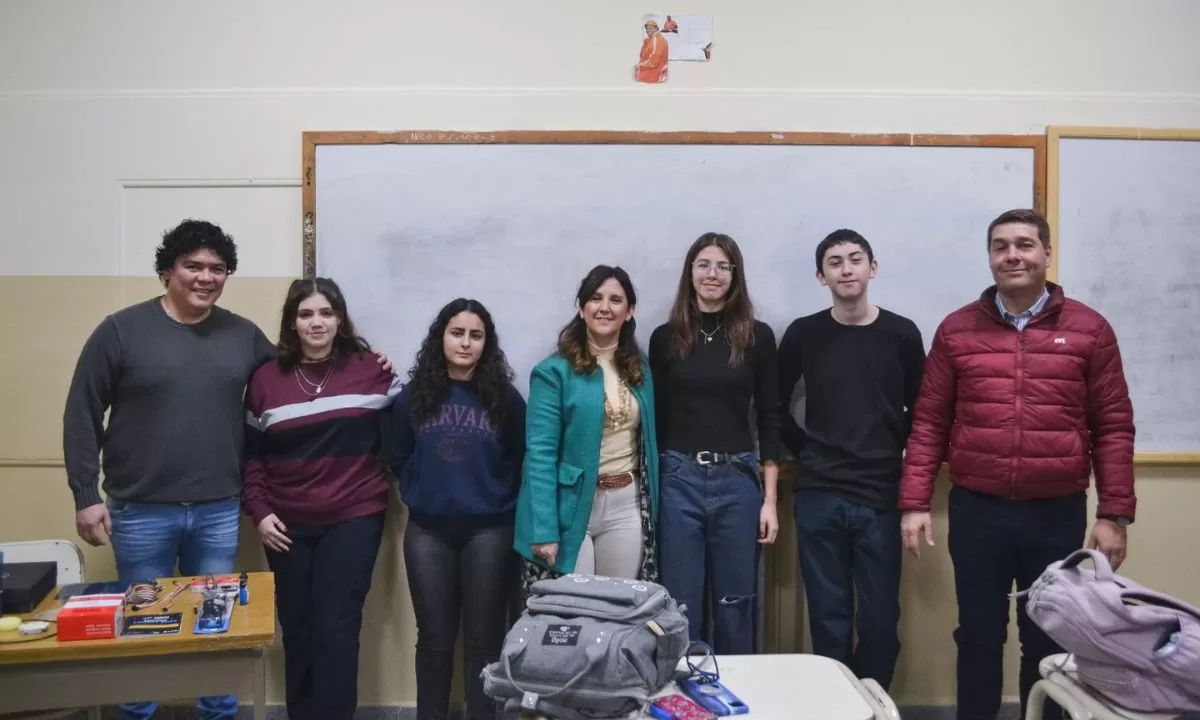 Bissco  con chicos de la escuela 766 de Playa Unión