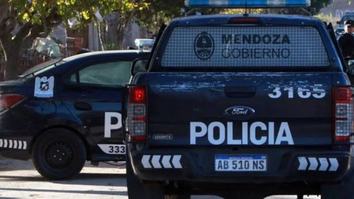 Patrullero Policía de Mendoza (Aire de Santa Fe)