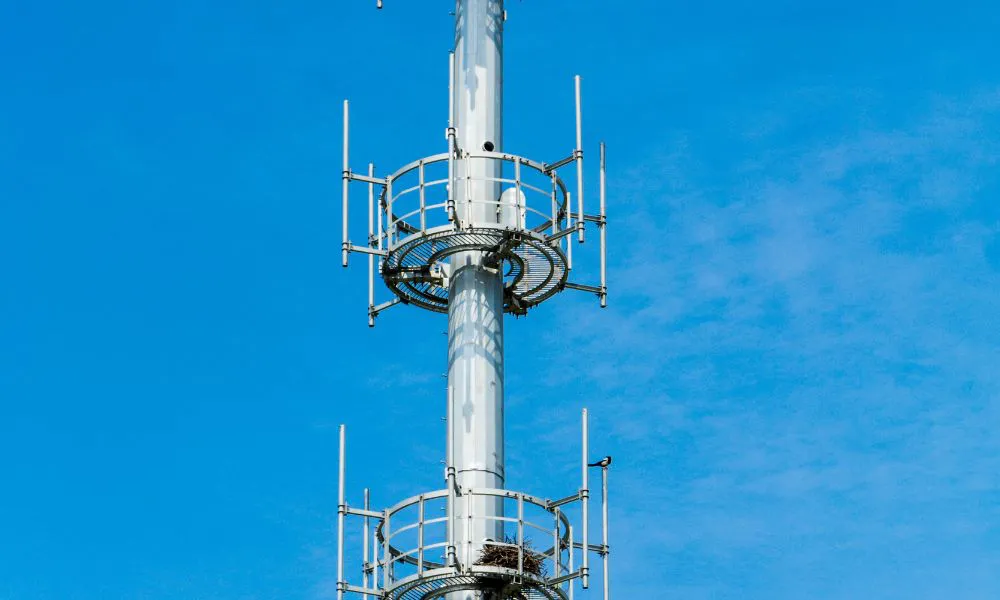 Torre antena comunicaiones imagen ilustrativa Freepik