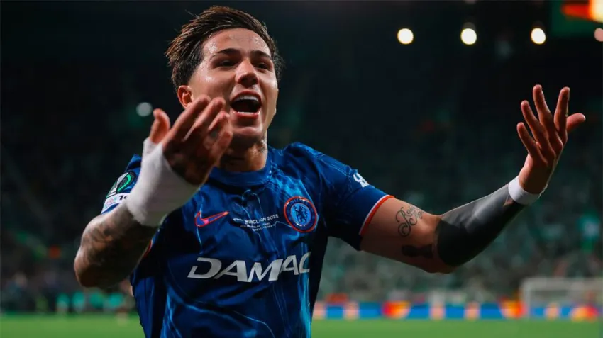 El empate llegó con un cabezazo de Enzo Fernández.