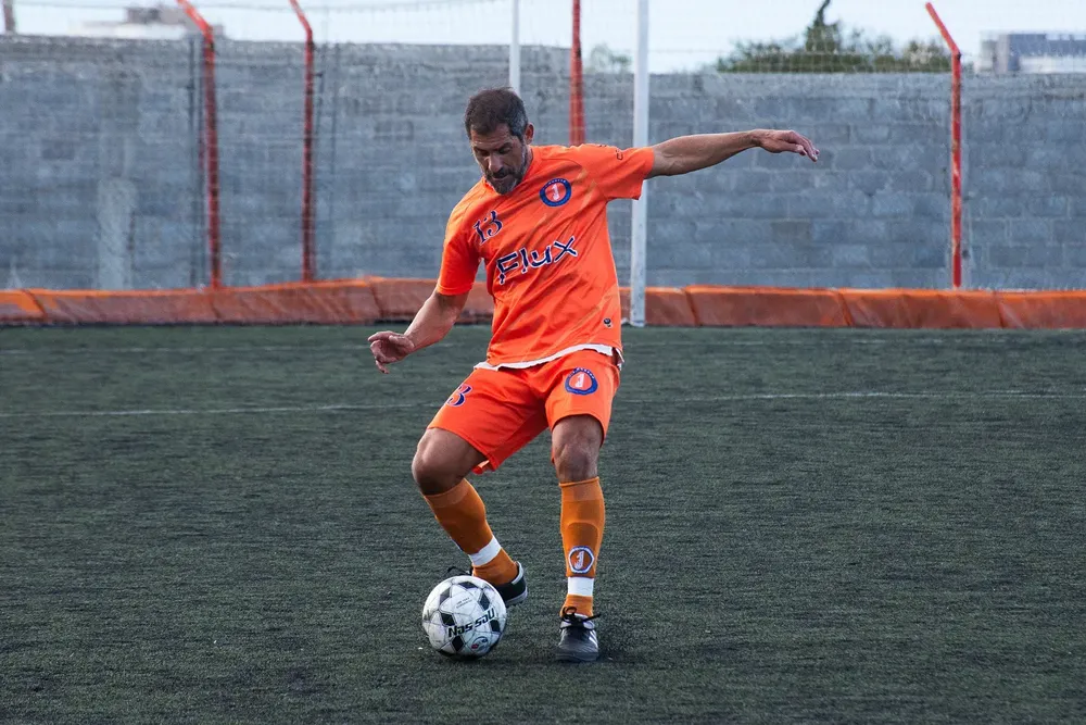 J.J Moreno goleó 6-1 a Deportivo Atlas y trepó al tercer lugar.