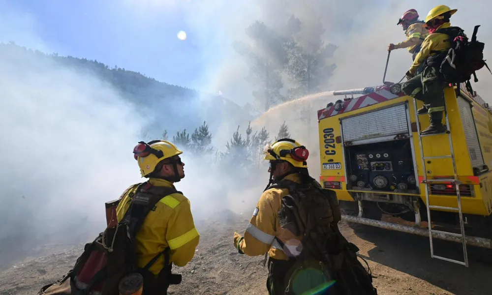 combate de incendio en la cordillera