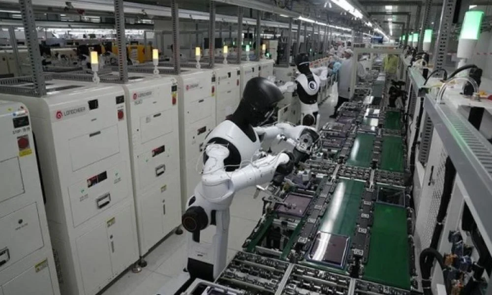 Cuatro robots ya hicieron un turno entero en una fábrica