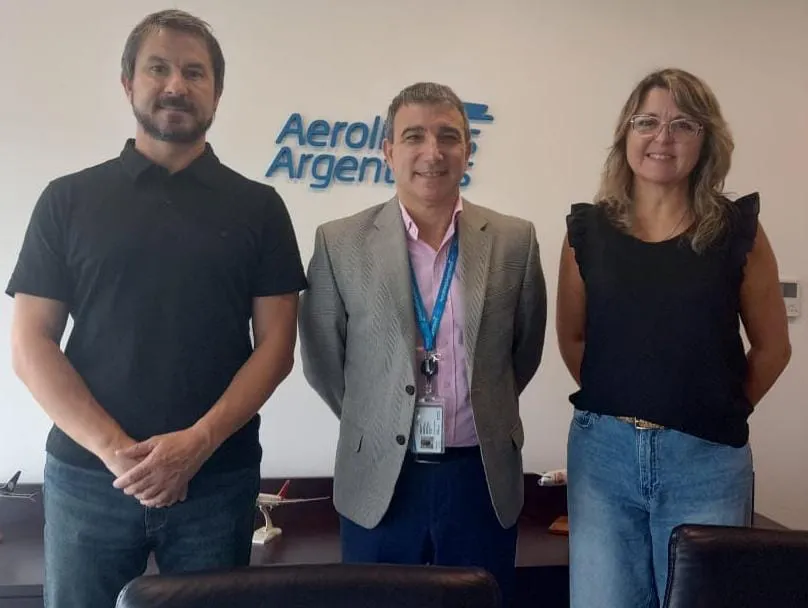 Merino con autoridades de Aerolineas Argentinas
