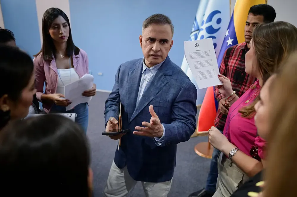El fiscal general de Venezuela pide el arresto de Milei