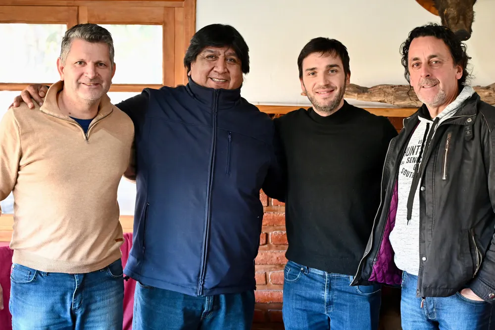 Marcelo Limarieri, Rubén Calpanchay y Diego Pérez junto a Ignacio Torres