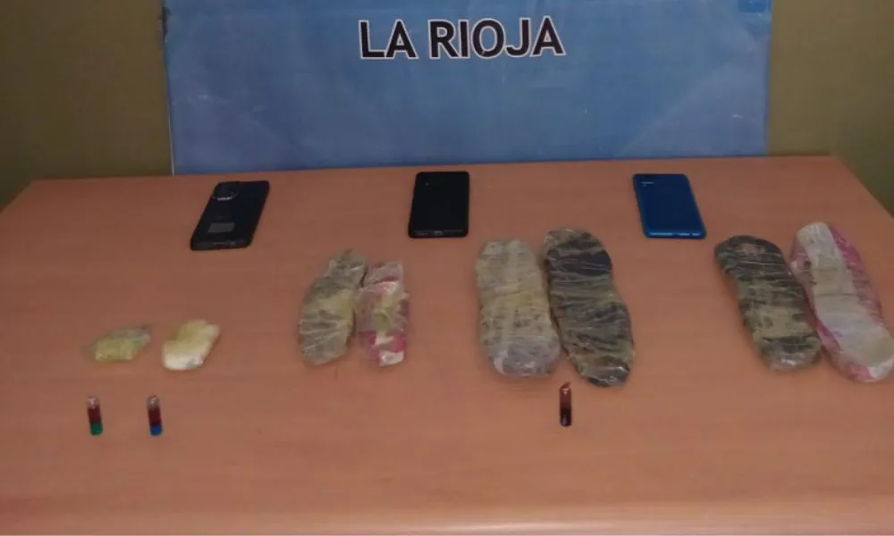 Cayó en La Rioja un grupo que llevaba drogas ocultas en zapatillas durante un viaje