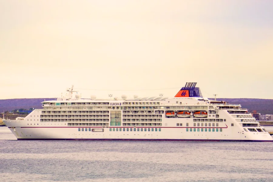 El Europa 2 arribó a Puerto Madryn 