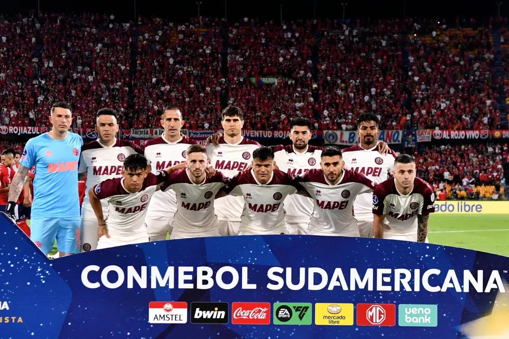 Lanus paso por penales