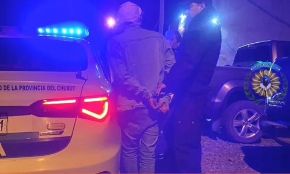 La situación no pasó desapercibida, ya que efectivos policiales se encontraban en el lugar.