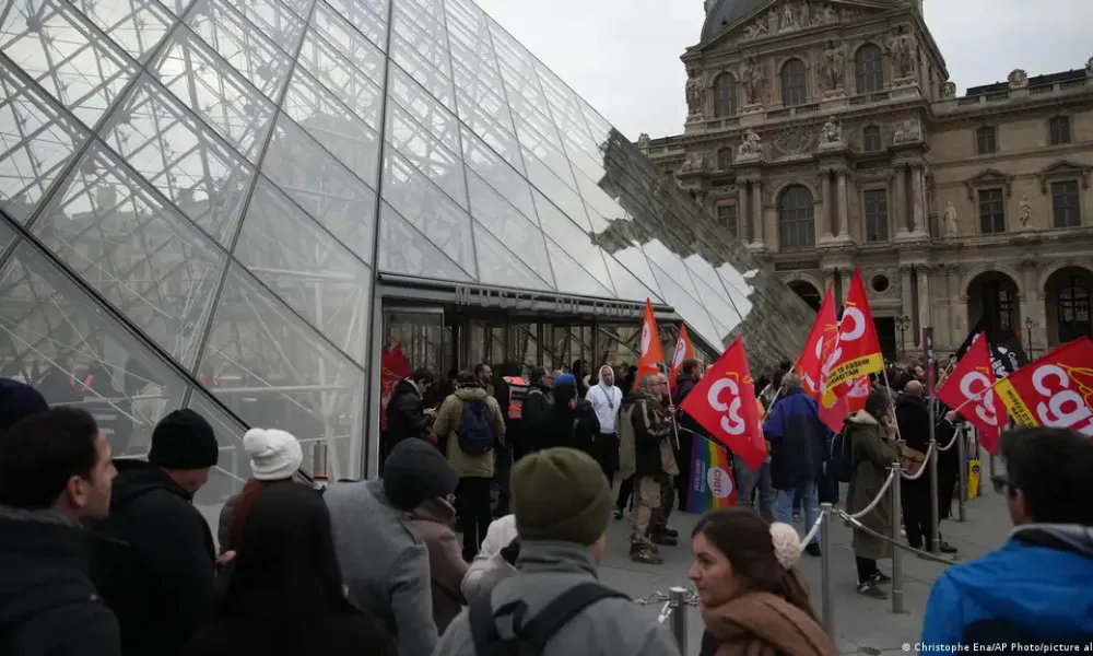 huelga de trabajadores del Louvre