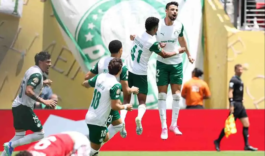 El equipo brasileño venció 2-0 a Al-Ahly en un partido interrumpido por tormenta
