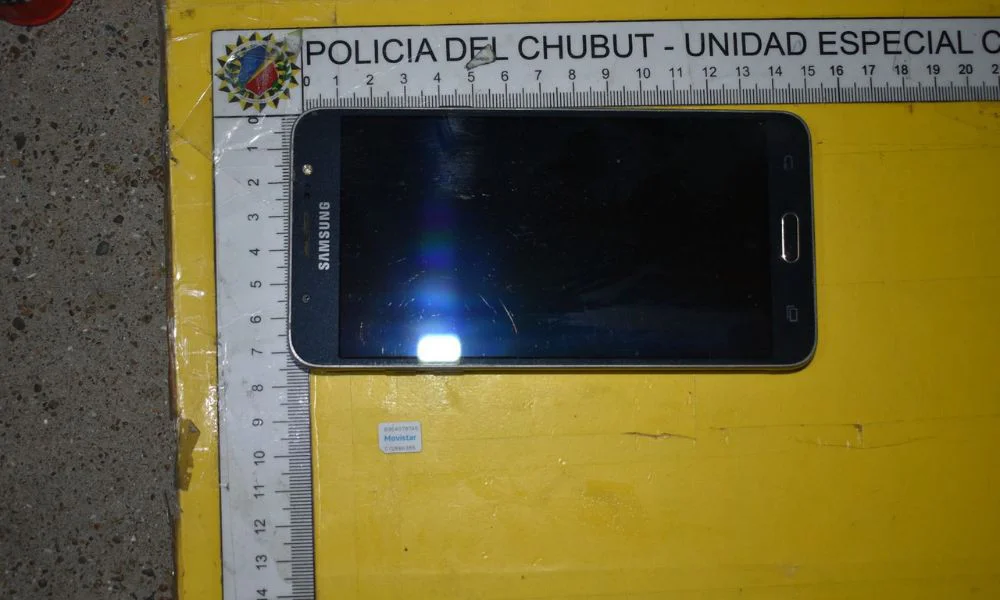 El celular secuestrado por la Policía por el crimen en Rawson