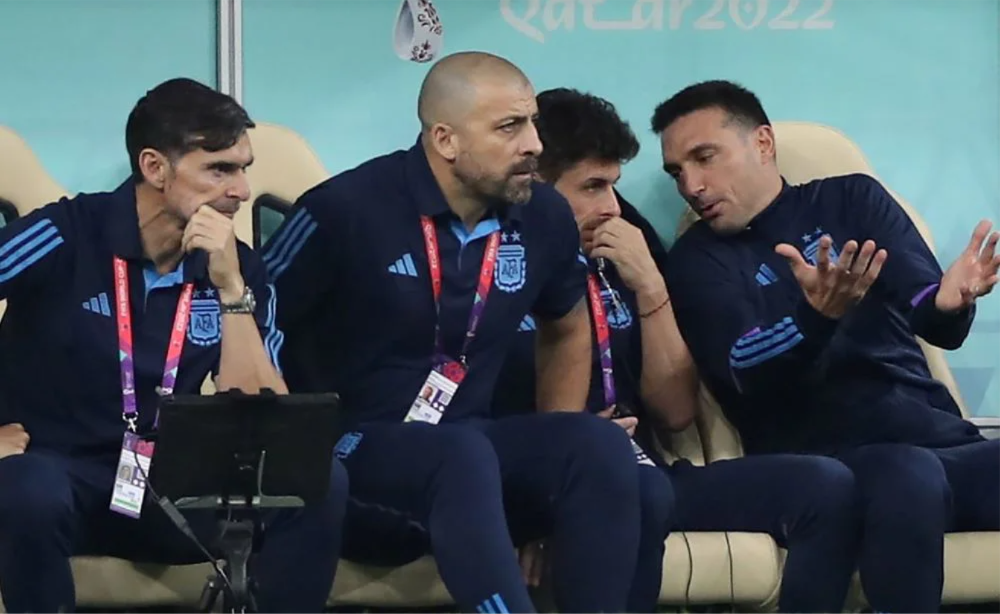 El DT evalúa mano a mano en todas las líneas para cerrar la lista.