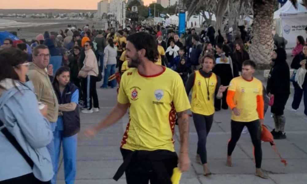 Guardavidas en el Vía Crucis