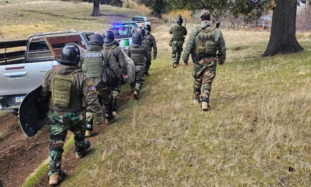 Operativo policial para restituir una vivienda