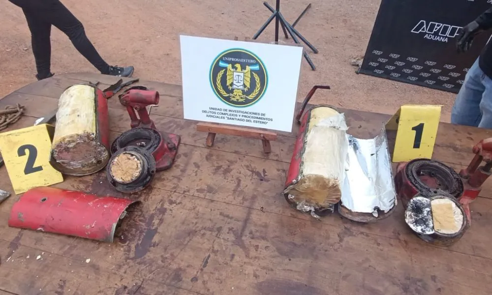 Ocultaba más de cinco kilos de cocaína dentro de gatos hidráulicos