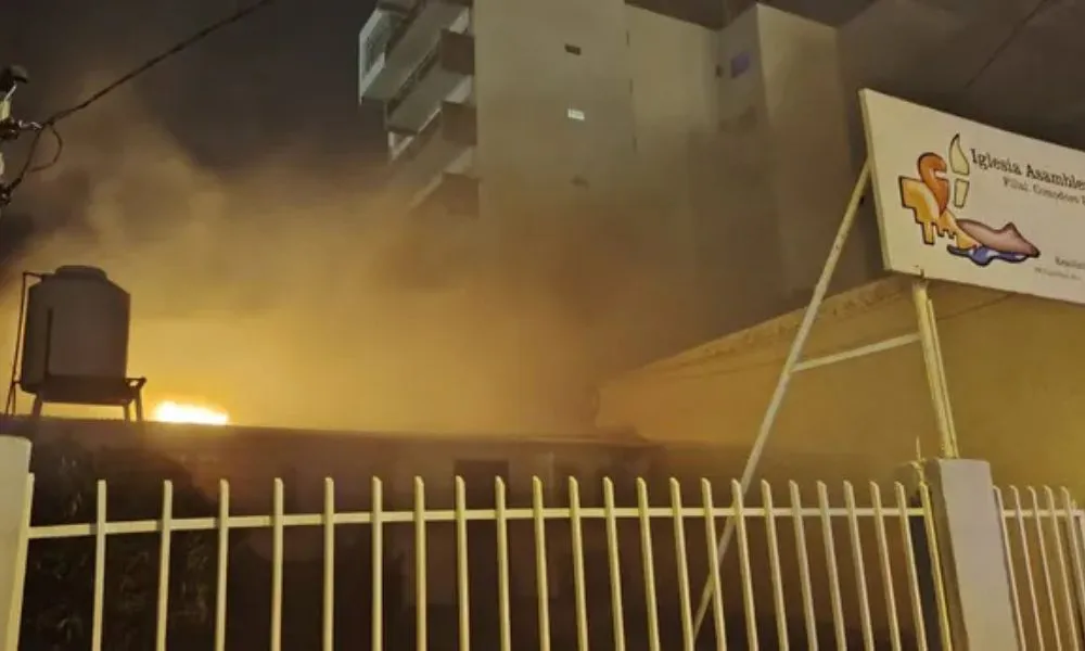 Incendio en una iglesia de Comodoro Rivadavia Foto: El Patagónico