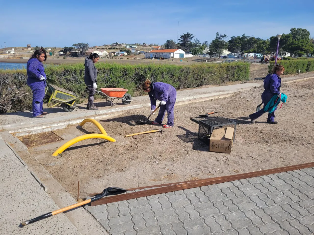 Trabajan en paseo costero