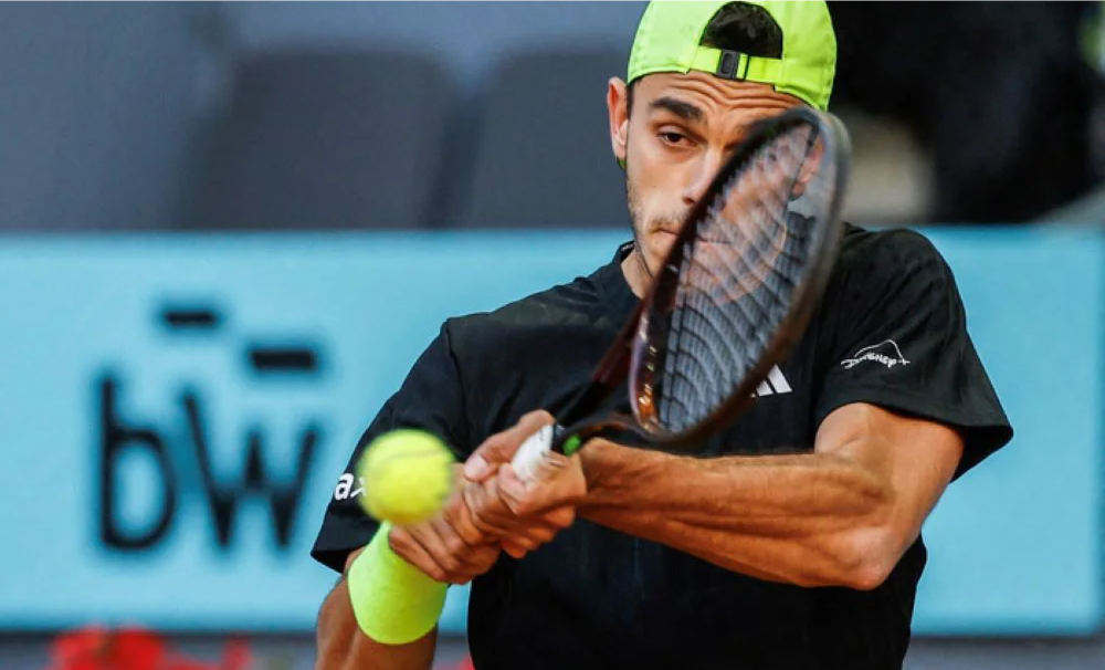 Los argentinos avanzaron con solidez a la tercera ronda.