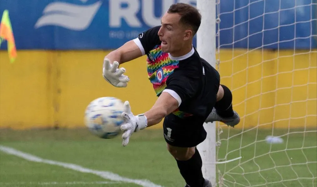 El juvenil Agustín Mangiaut podría debutar el domingo