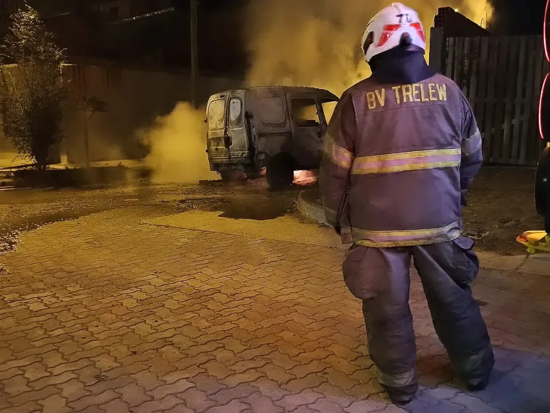 Utilitario incendiado
